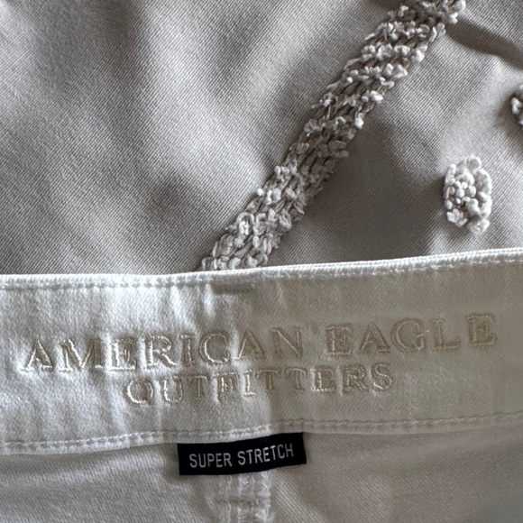 American Eagle Outfitters White Jean Shorts with Frayed Hems - Picture 3 of 4